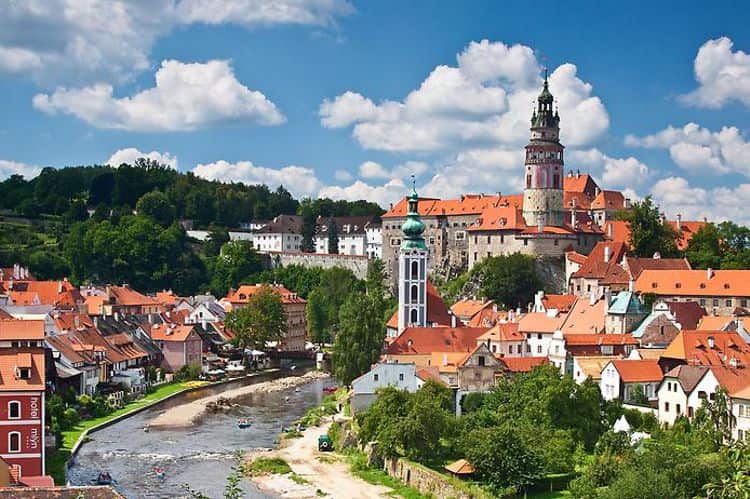 Чешский Крумлов - красивый город в Южной Чехии с многими достопримечательностями.