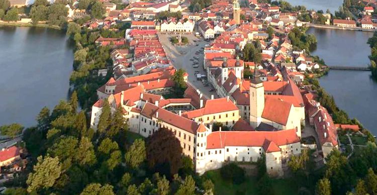 Тельч (Телч) был первым среди городов Чехии, исторический центр с многими достопримечательностями.