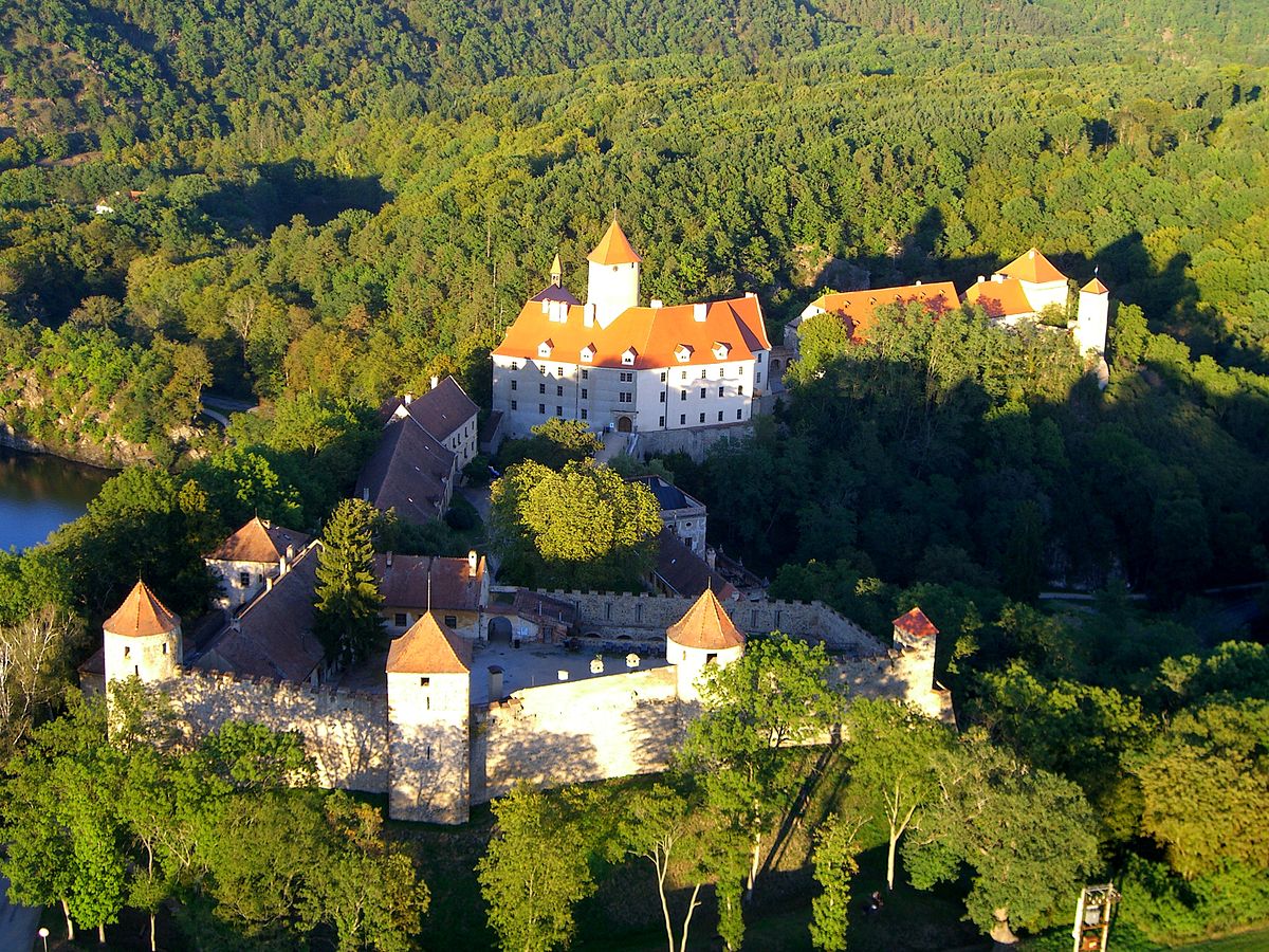 Замок Вевержи на излучине двух рек в Брно